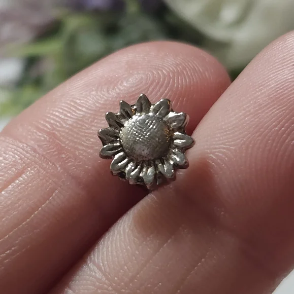 Vintage Silver Sunflower Stud Earrings Dainty Flower Stud Earrings - Picture 2 of 7